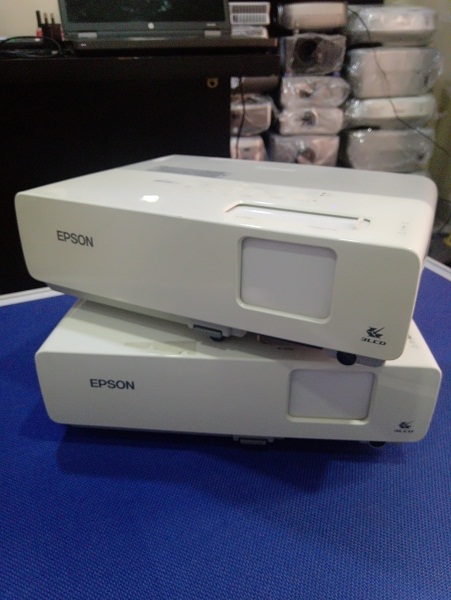 Epson Multimedia Projector EMP-83H